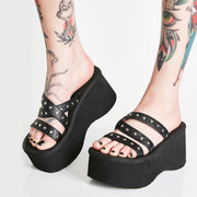 Womens Platform Slippers Summer Rivets Diamond Punk Style Ladies Sandals Outer Wear Light High Heels Beach Female Shoes